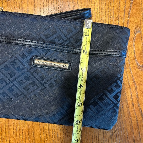 Tommy Hilfiger Black Wristlet Bag NWT - Picture 8 of 9